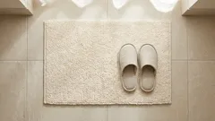 Badmat wassen zonder muffe geurtjes: zo vaak en zo doe je het